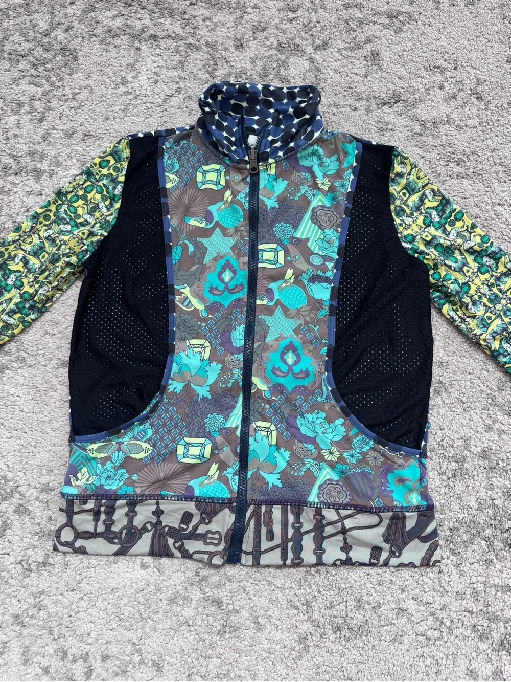 Women’s Maaji Activewear zip up sweater size medium - Picture 3 of 9